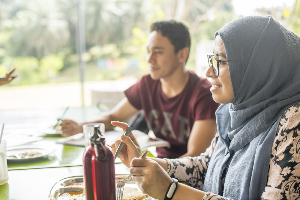 Students eating at Malaysia campus
