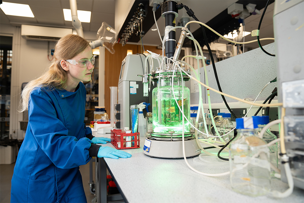 PhD student using Eppendorf Fermentor and Bioreactor, L3-A13