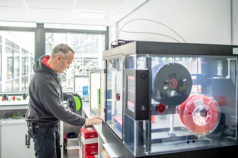 Electrical engineering specialist technician using an Ultimaker 3D printer