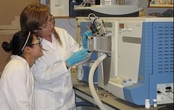 Two female students diagnosing research results in a laboratory