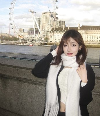 Photo of Xinyi Yang. Xinyi is stood outside with the River Themes and the London Eye visible in the background.