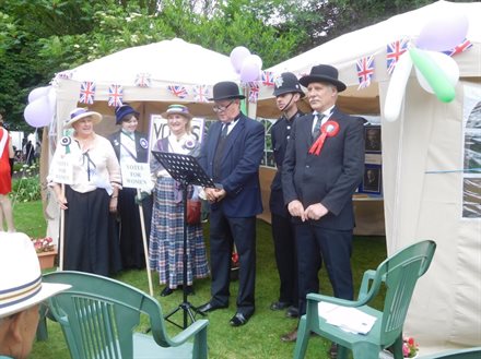 An image of some of the LLLSVG members at a 'Picnic in the Park' event in 2018