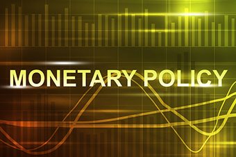 Monetary and Macroprudential Policies under Fixed and Variable Interest Rates