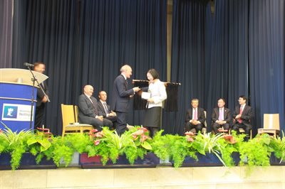 Dr Meng receiving the VC medal