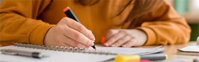 Student using a highlighter