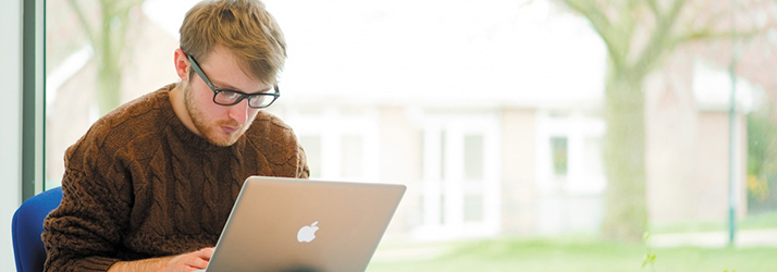 Students on laptop 714x250