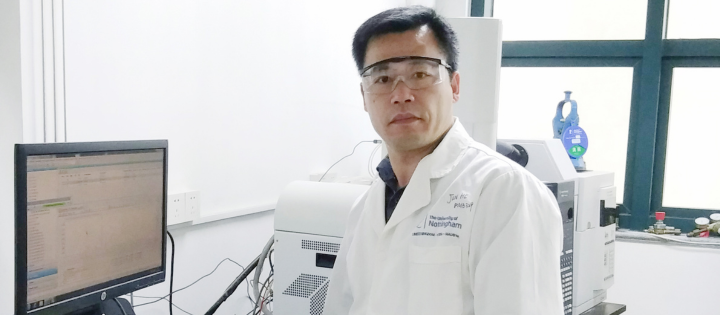 Photo of Jun He in lab.