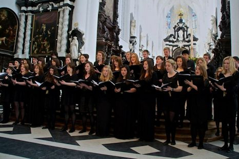 Viva Voce choir singing in Nottingham church